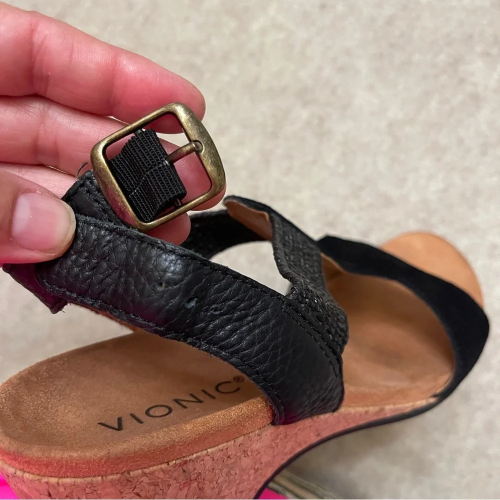 Vionic Kaytie Black Leather Suede T-Strap Wedge Sandal Womens size 8